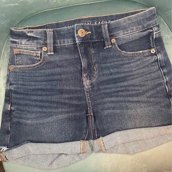 American eagle dark wash cuffed midi shorts size 0 - Picture 1 of 4